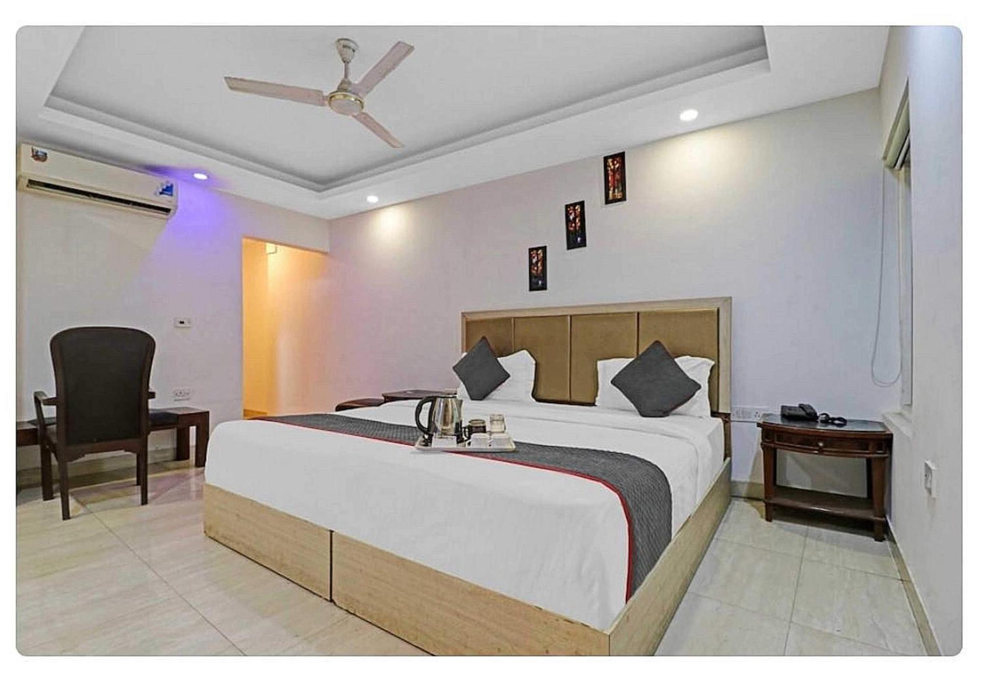 Super Hotel O Mahal New Delhi Eksteriør billede